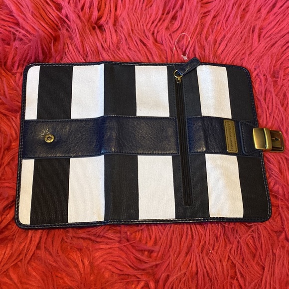 New Tommy Hilfiger Wallet - Picture 8 of 8